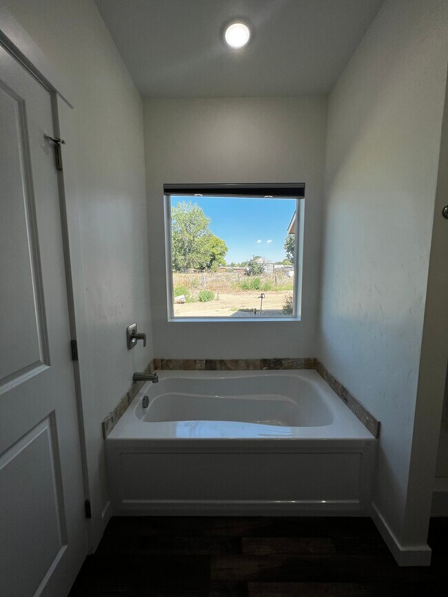 Primary bath - 5306 E Lewis Ln