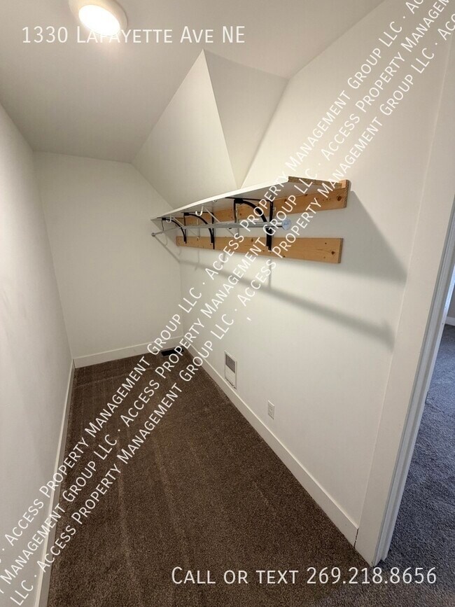 Building Photo - 1330 Lafayette Ave NE