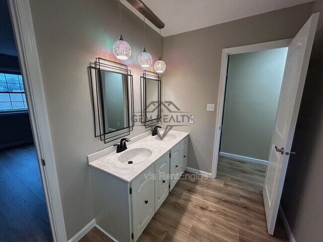 Building Photo - 100 Kendallwood Dr