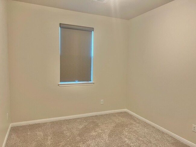Building Photo - AVAILABLE NOW - Beautiful Temple Home