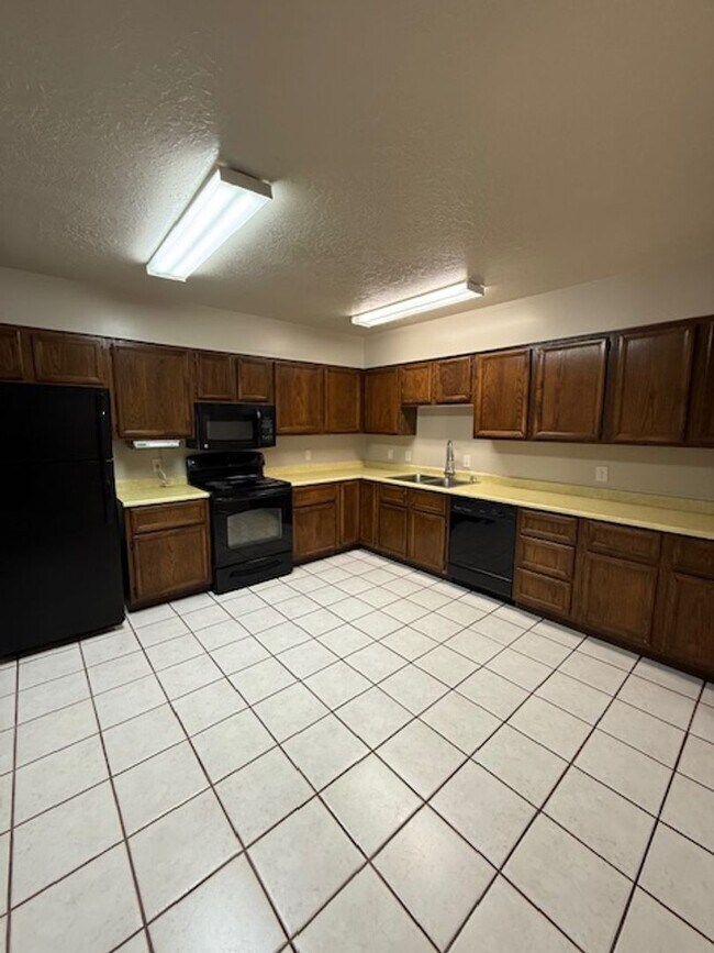 Building Photo - 537 E Acoma Rd