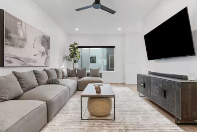 Building Photo - 772 W 300 N