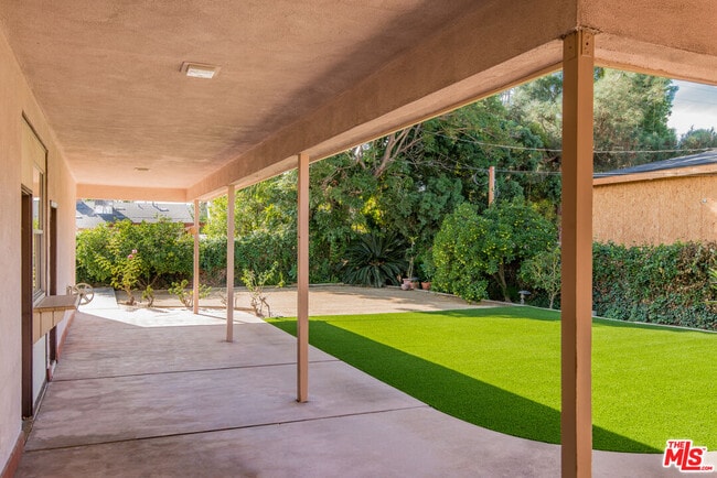 Building Photo - 13104 Magnolia Blvd