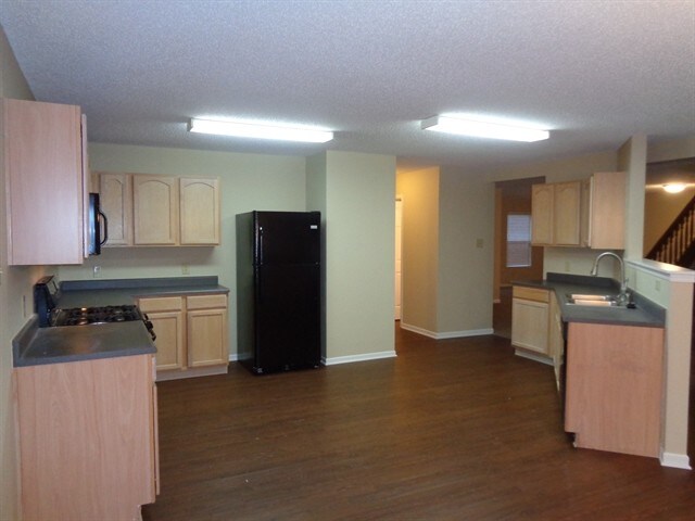 Building Photo - 626 Hickory Pine Dr