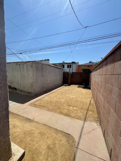 Building Photo - 2808 W 43rd Pl
