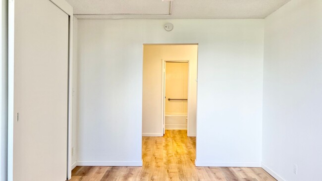 Building Photo - BEAUTIFULLY RENOVATED 1 BEDROOM UNIT IN DO...