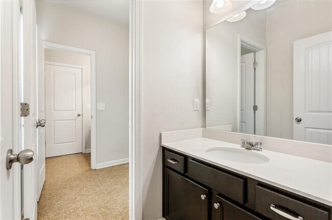 Building Photo - 256 Berkleigh Trails Dr