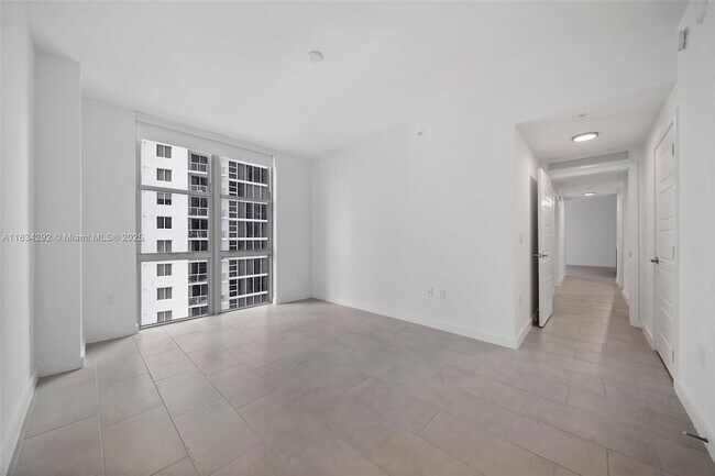 Building Photo - 2150 N Bayshore Dr