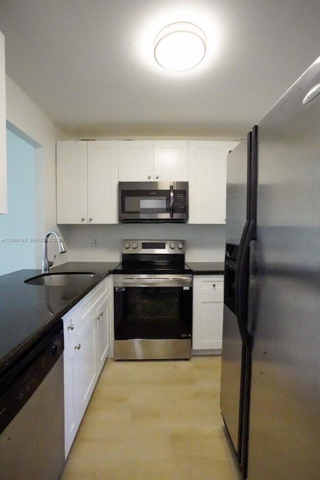 Building Photo - 530 SE 2nd Ave