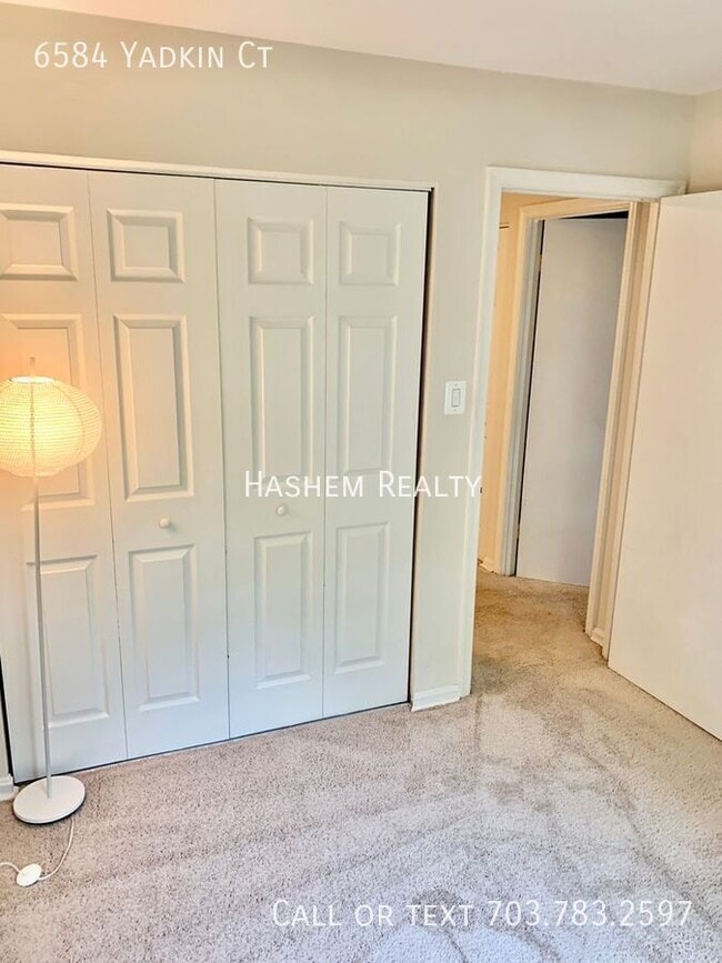 Building Photo - 6584 Yadkin Ct