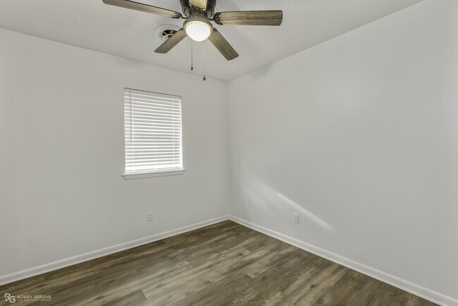 Building Photo - 2425 Belmont Blvd