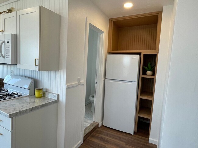 Building Photo - Remodeled 1BD in Mission Hills with Views ...