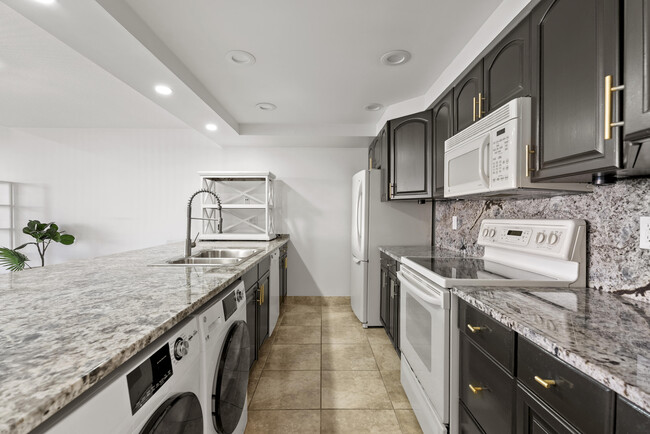 Building Photo - 216 Old Meadow Way