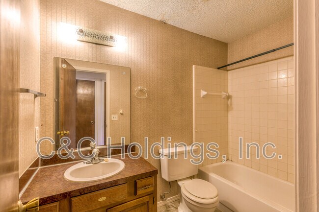 Building Photo - 304 W Quantico St