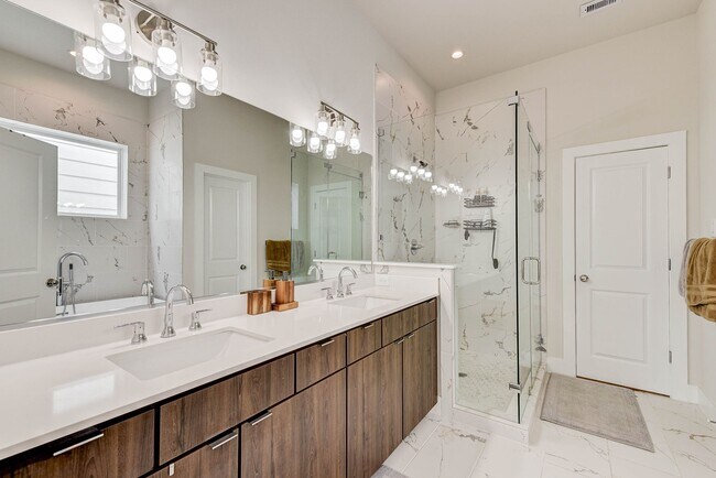 Building Photo - 5857 Dolores St