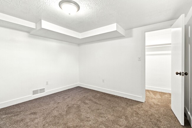 Building Photo - 5256 S 2000 W