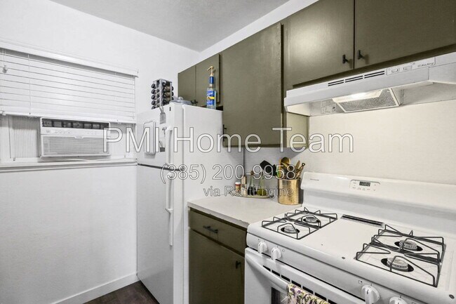 Building Photo - 5630 Meadow Ln