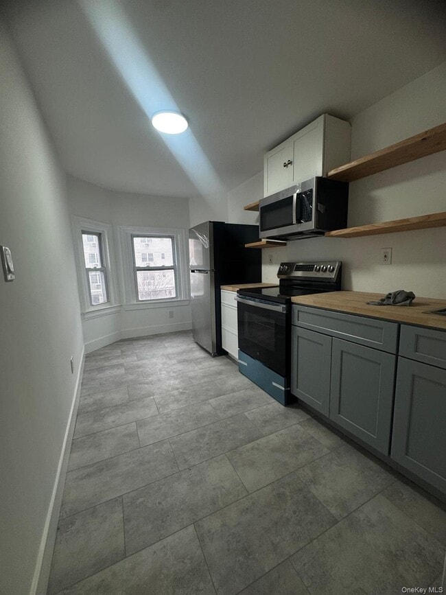 Building Photo - 301 Warburton Ave