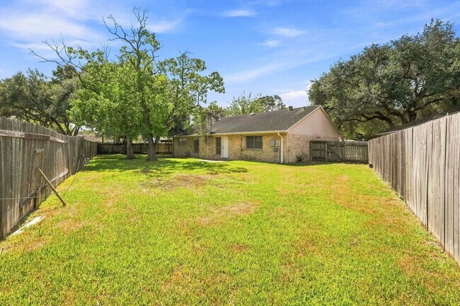 Building Photo - 703 Conestoga Cir