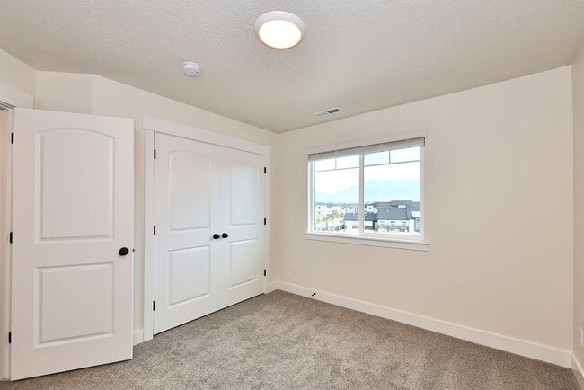 Building Photo - 1377 N Sage Dr