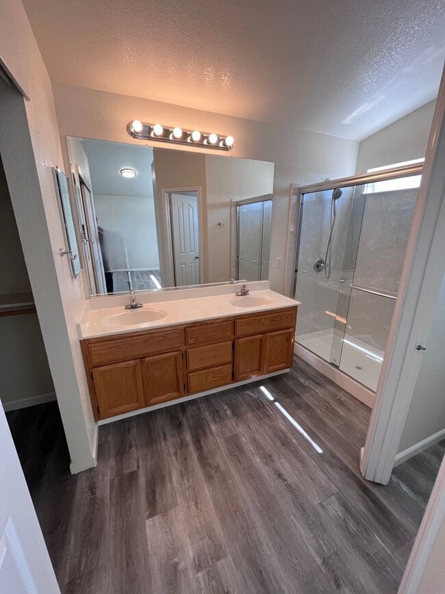 Building Photo - NICE UPDATED HOME IN ELK GROVE!!