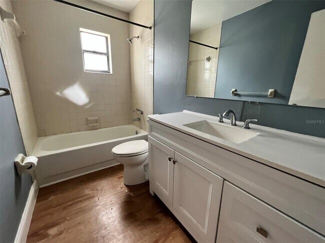 Building Photo - 2941 Shore Dr
