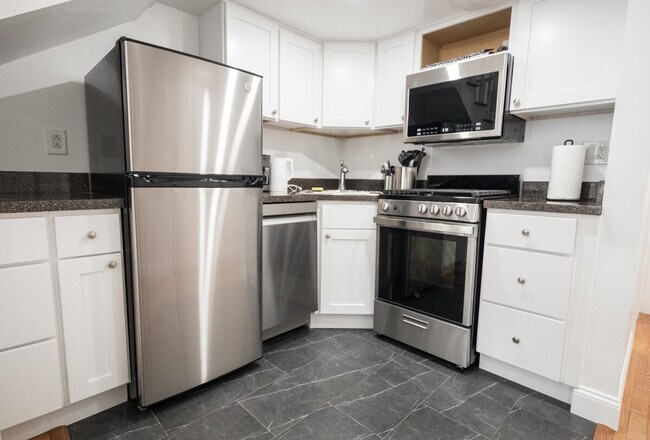 Building Photo - 32 W 86th St