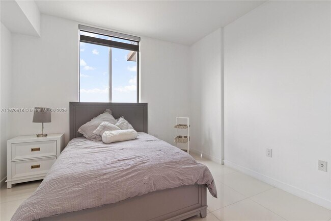 Building Photo - 7875 NW 107th Ave