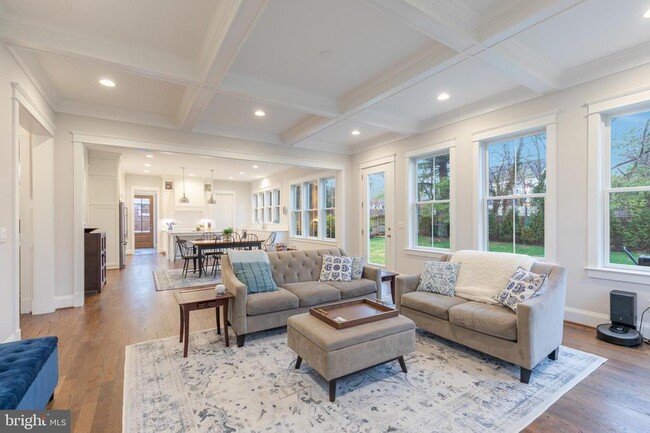 Building Photo - 7018 Statendam Ct