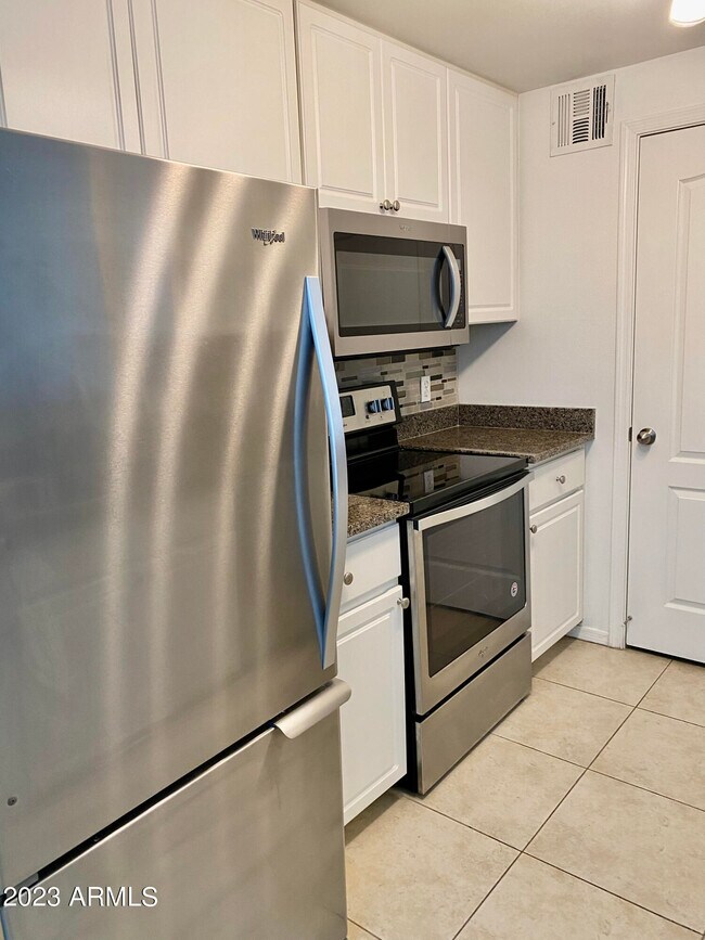 Building Photo - 1701 E Colter St