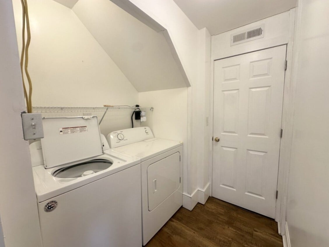 Building Photo - 986 Ash St