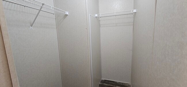 Building Photo - 67 Tulip Ln