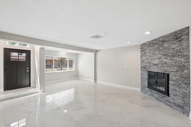 Building Photo - 7826 E Heatherbrae Ave