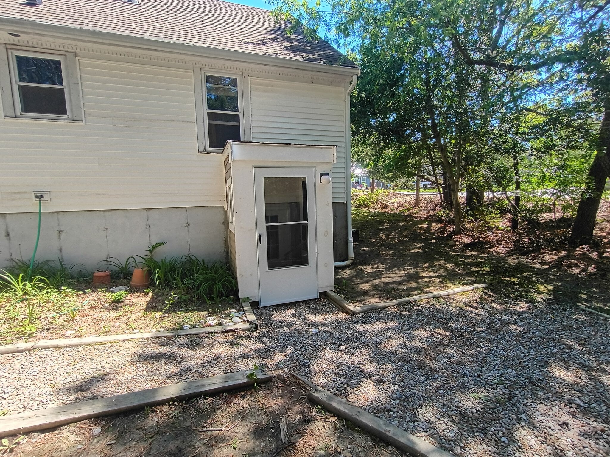 Building Photo - 27 Claulise Ln