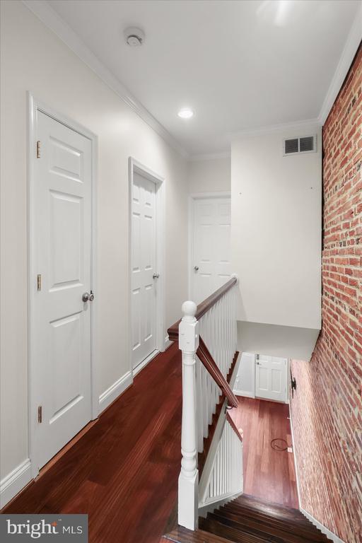 Building Photo - 229 S Madeira St