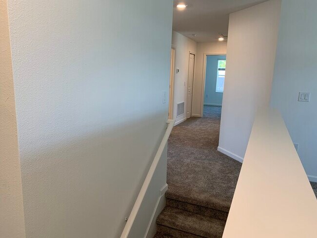 Building Photo - 843 Grant St