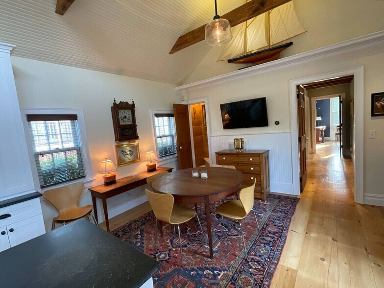 Building Photo - 23 Howard St