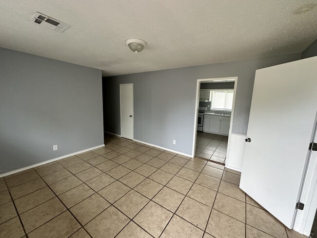 Building Photo - 1528 SE 47th Pl