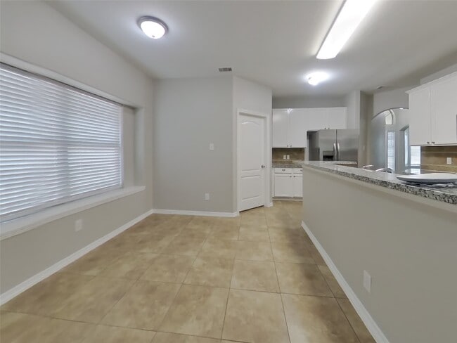 Building Photo - 8026 N Tarrytown Crossing Dr