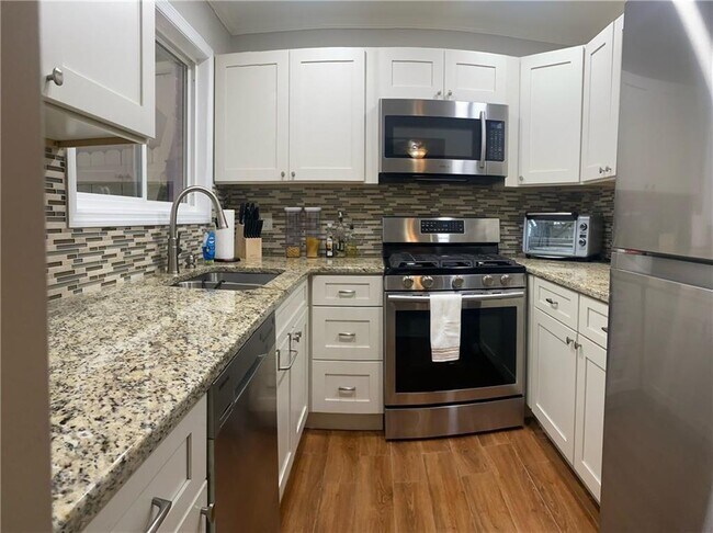 Building Photo - 1194 Ashborough Dr