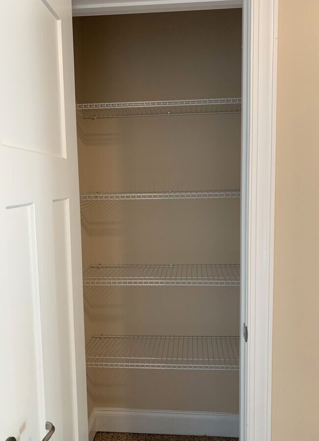 Building Photo - Spacious 3-Bed, 2.5-Bath Townhouse with Fenced Backyard!