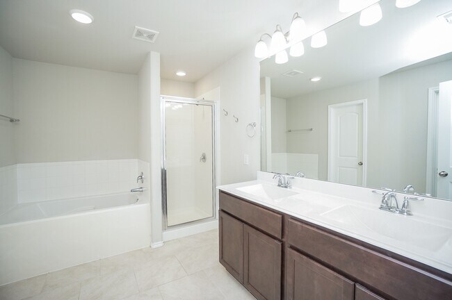 Building Photo - 4402 Modica Dr