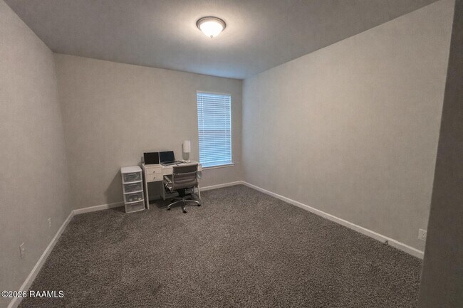 Building Photo - 400 Eastwood Dr