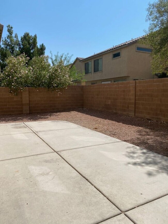 Building Photo - Southern Highlands 4 Bedroom- Single Famil...