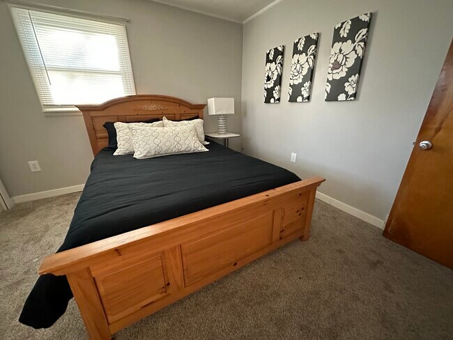 Building Photo - 2425 N Headley Rd