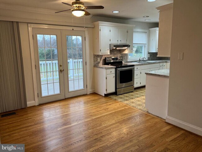 Building Photo - 810 Wisteria Dr