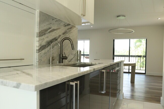Building Photo - 11311 Pond View Dr