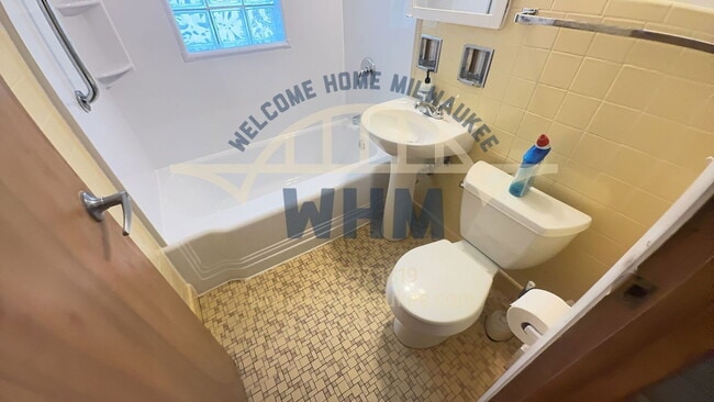 Building Photo - 616 N 99th St