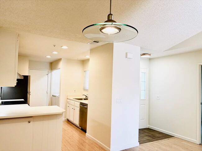Building Photo - House like 2bed/1.5 Bath Condo with Spacious Corner Yard and 2 Car Garage
