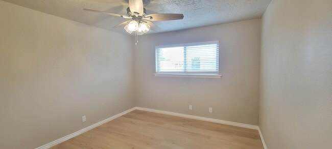 Building Photo - GREAT COLONIAL PARK CONDO